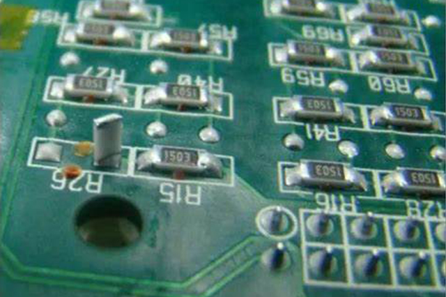 PCB焊接中的立碑問題.jpg